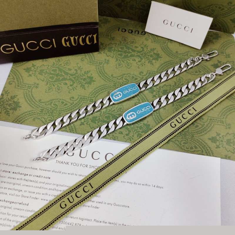G*u*i bracelets